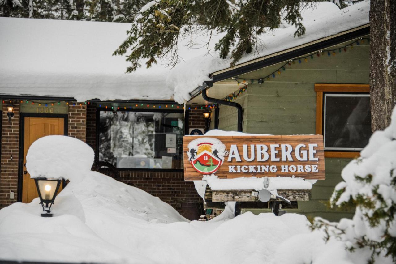 Auberge Kicking Horse Guest House Golden Exterior foto