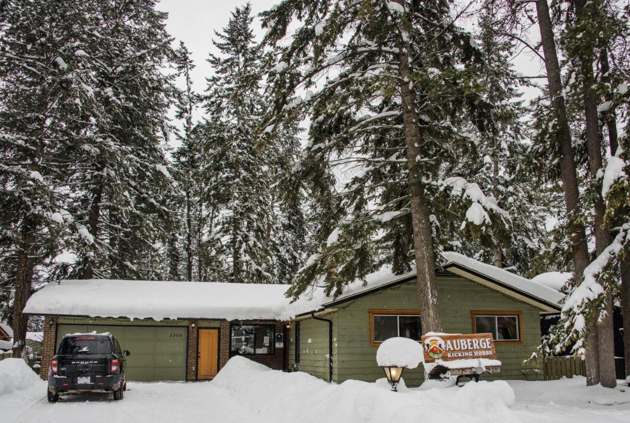 Auberge Kicking Horse Guest House Golden Exterior foto