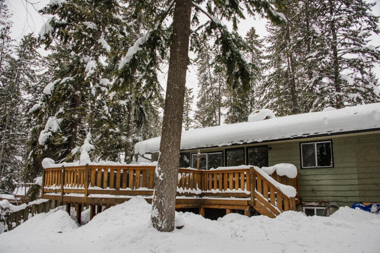 Auberge Kicking Horse Guest House Golden Exterior foto