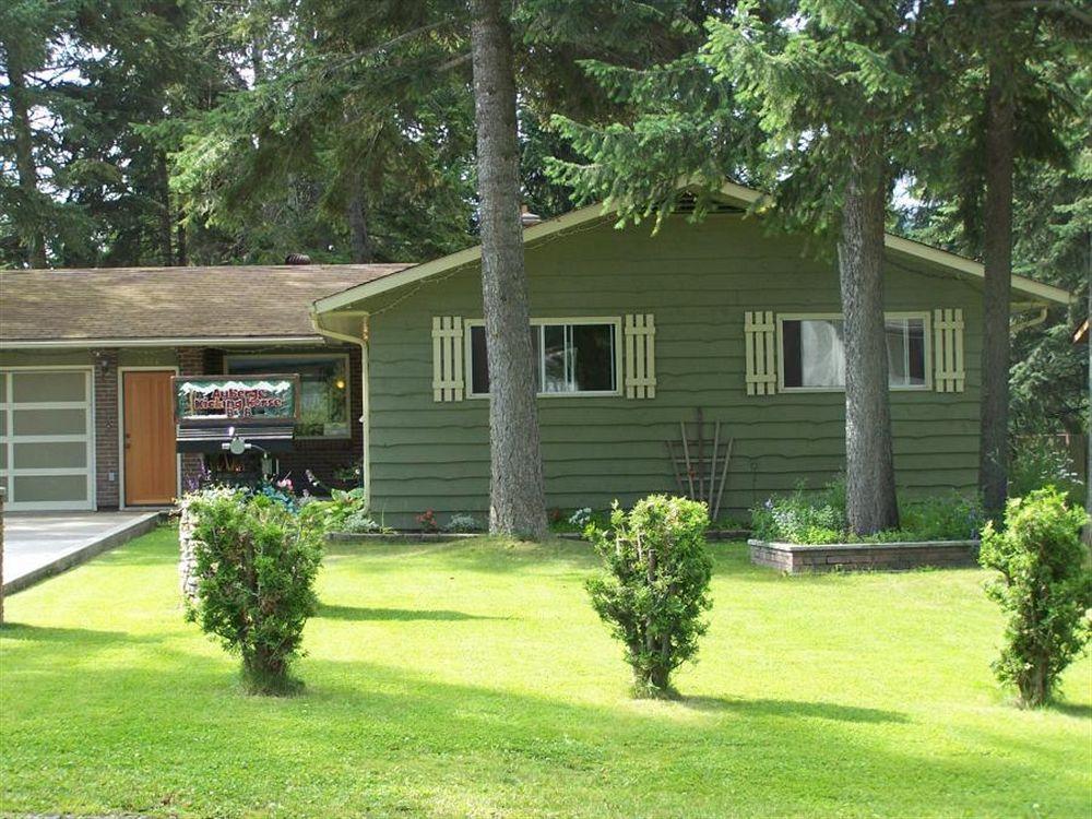 Auberge Kicking Horse Guest House Golden Exterior foto